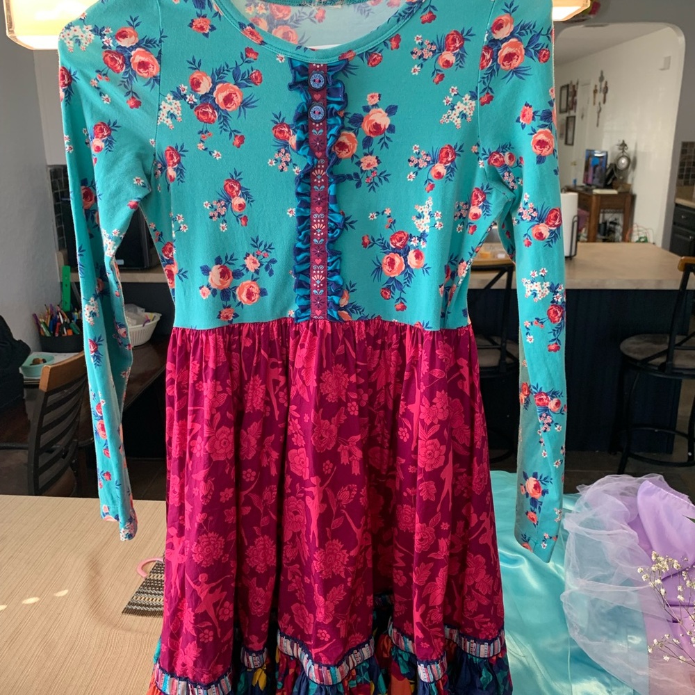 Gorgeous dress, no flaws, rips or stains.